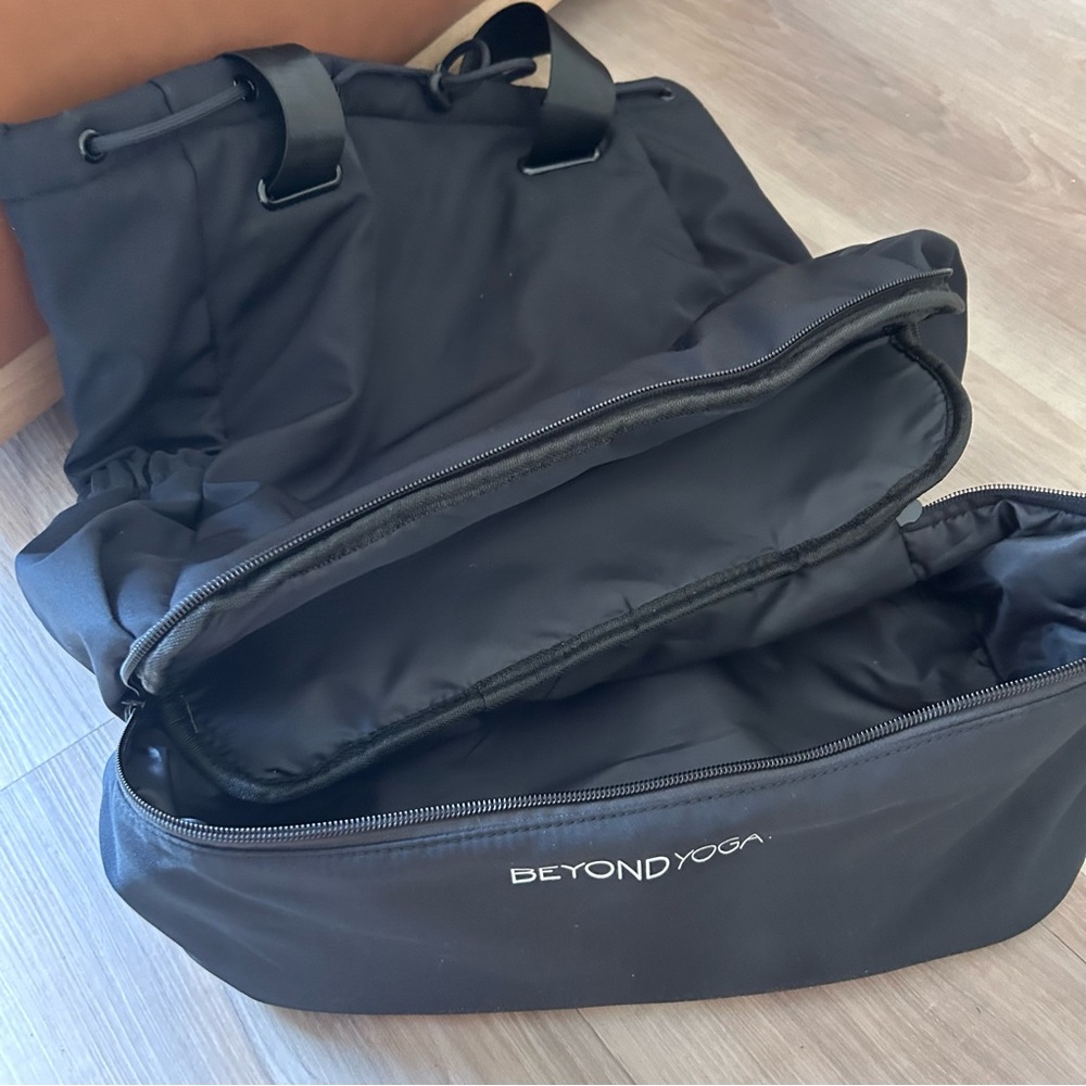 Beyond Yoga Convertible Gym Bag Black Backpack Tote Bag Travel Zipper Bottom - Picture 3 of 6